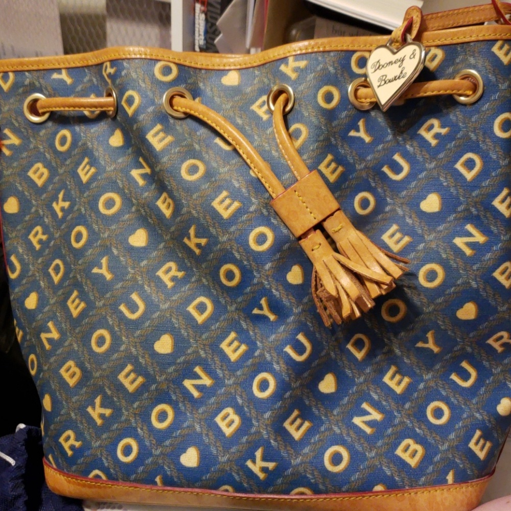 Dooney and Bourke bag - Picture 1 of 3